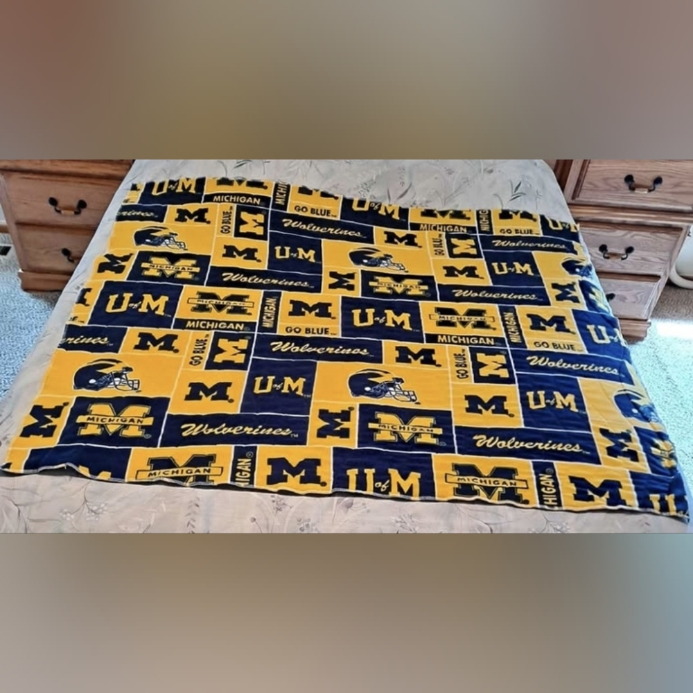 Michigan Wolverines & Detroit Tigers Fleece Throw